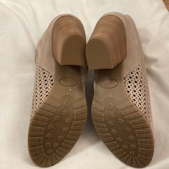 ERIC MICHAEL TAUPE OPEN YOE BOOTIES.  NEW IN BOX - Picture 5 of 12